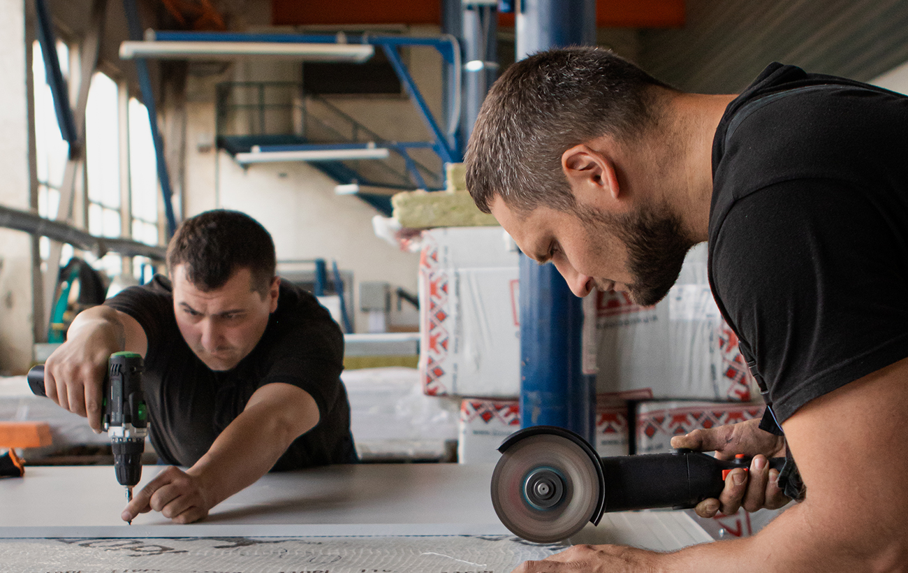 Складаються, як лего. Під Києвом створюють модульні будинки для зимівлі: унікальні фото